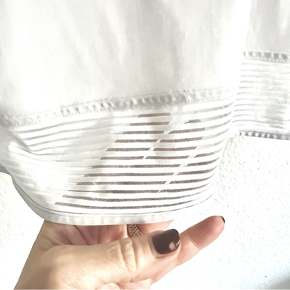 Lululemon  Stripe in Stride White Short Sleeve Top 6/8 Medium - Picture 14 of 14